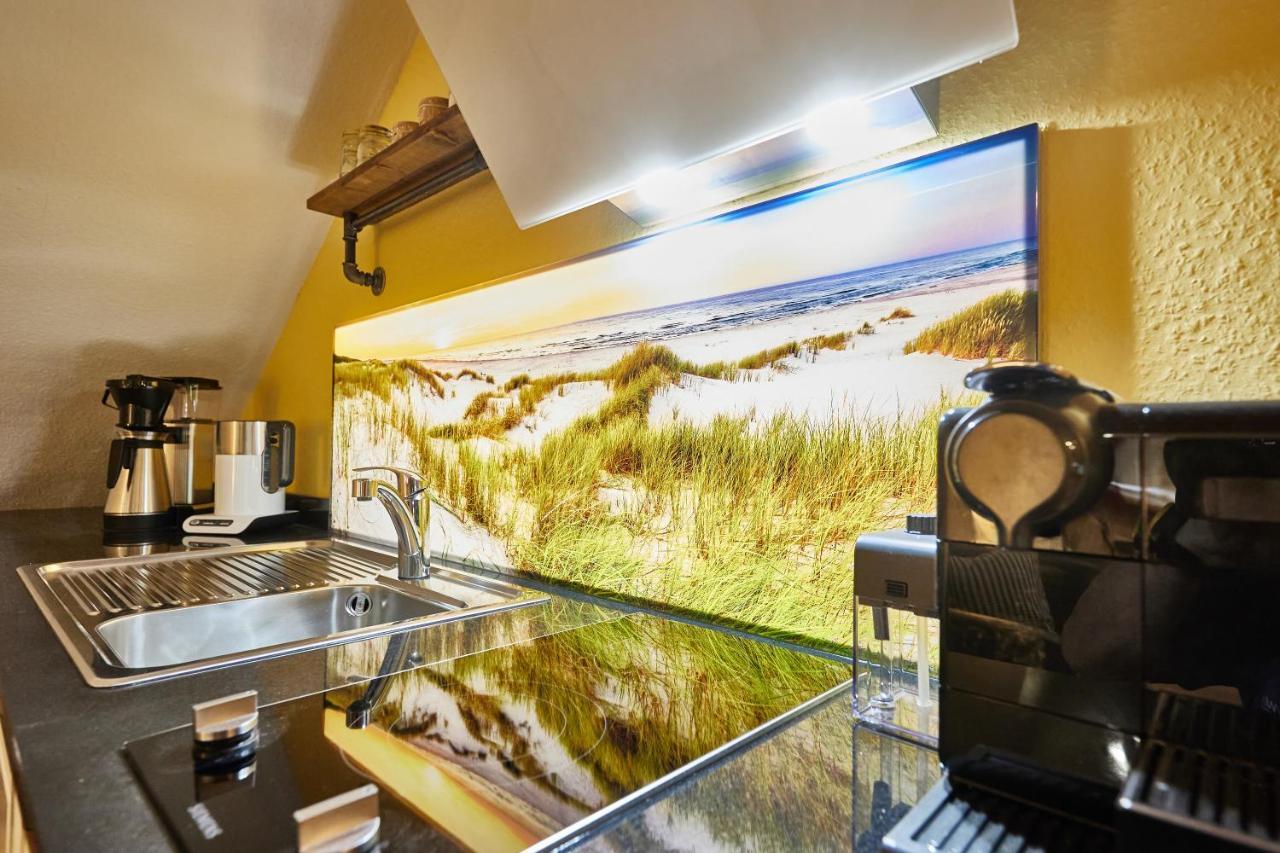 Ferienwohnung Raffael 100 Qm, 2 Grosse Betten Im Wohnzimmer Cuxhaven Esterno foto