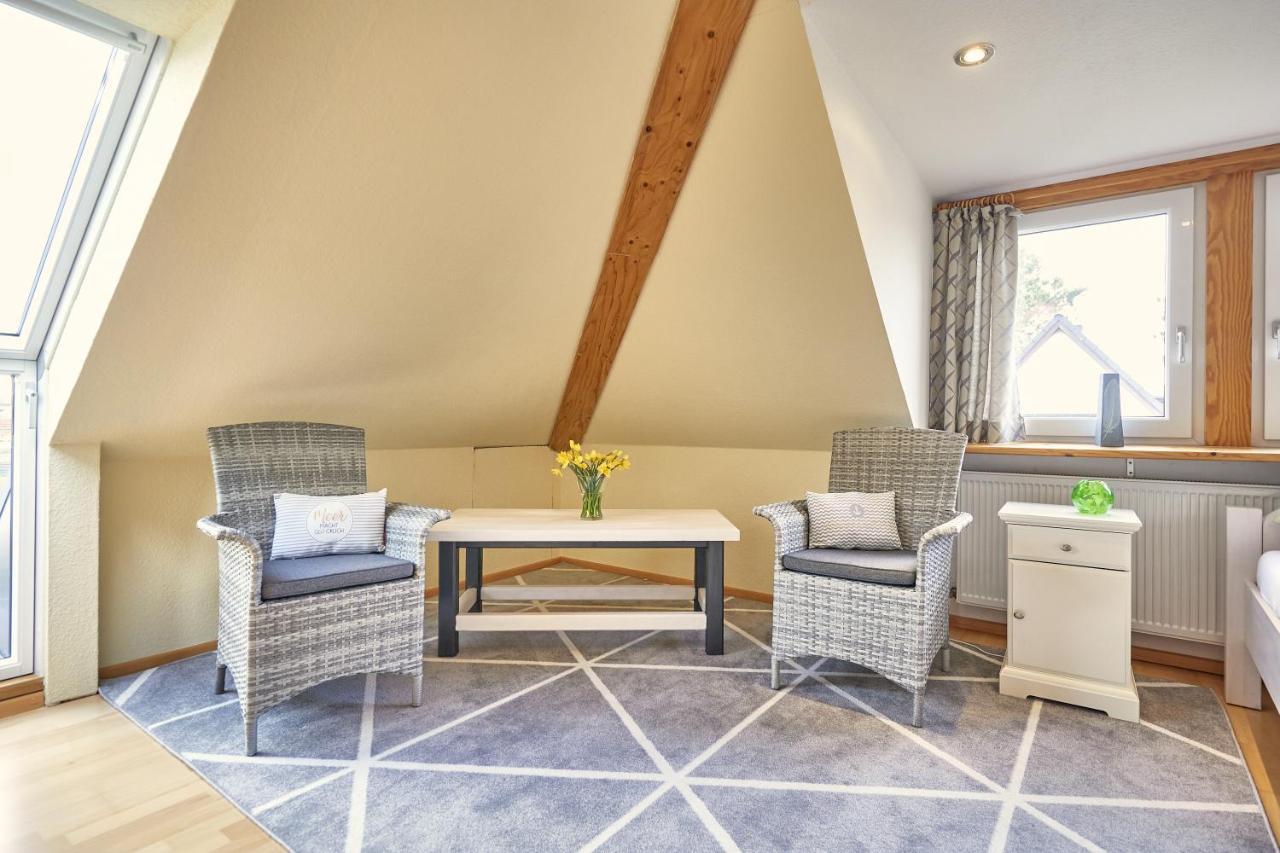 Ferienwohnung Raffael 100 Qm, 2 Grosse Betten Im Wohnzimmer Cuxhaven Esterno foto